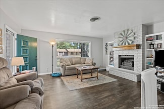 1415 Dove Ln, Seguin, TX 78155