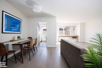2 Charlton St Unit 8K, New York, NY 10014
