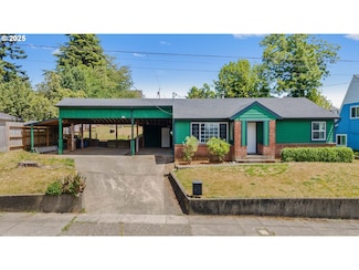 1531 Meade St, North Bend, OR 97459