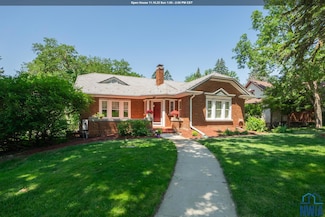 2403 E Solway St, Sioux City, IA 51104