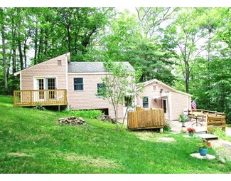 35 3rd St, Brimfield, MA 01010