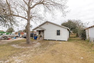 408 S Live Oak St, Mathis, TX 78368