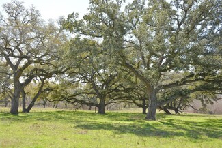 706 Grand Oaks Ln, Brenham, TX 77833