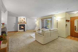 2255 S Calhoun Rd Unit 6, New Berlin, WI 53151