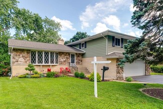 4700 Thorntree Ln, Rolling Meadows, IL 60008