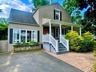 66 School St, Agawam, MA 01001