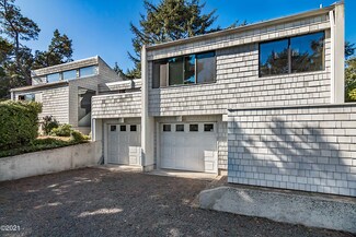22 Aster Ln, Lincoln Beach, OR 97388