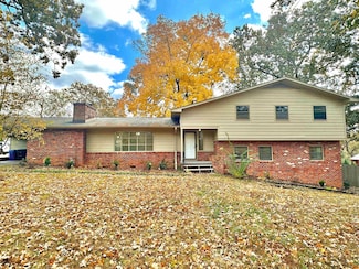 1818 Hermitage Dr, Florence, AL 35630