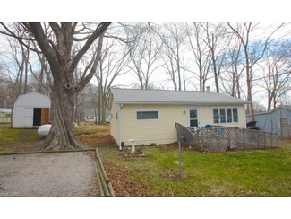 112 Maple Dr, Kelleys Island, OH 43438