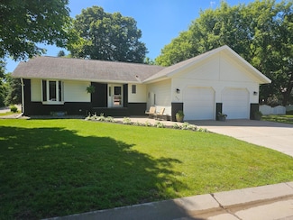 527 2nd Ave SE, Pelican Rapids, MN 56572