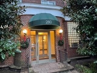 280 Ocean Pkwy Unit 2D, Brooklyn, NY 11218