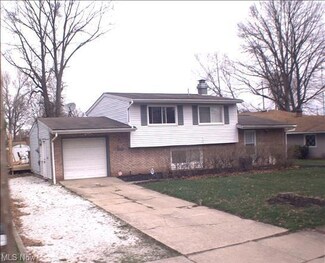 1552 Arthur Dr NW, Warren, OH 44485
