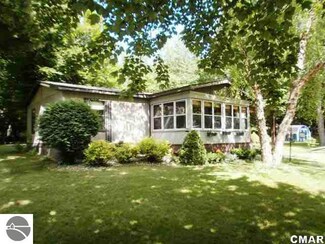 14 Backache Bend, Elwell, MI 48832