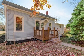 105 2nd St, Paola, KS 66071