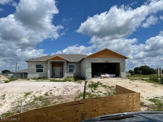 1020 Life Cir, La Belle, FL 33935