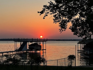 166 Ocean Dr, Gun Barrel City, TX 75156