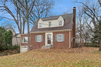 317 SW 42nd St, Des Moines, IA 50312