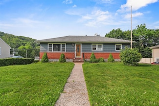 16 Bender Ct, Stony Point, NY 10980