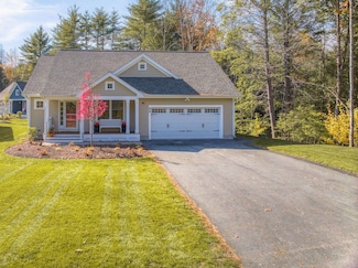 54 Three Ponds Dr, Brentwood, NH 03833