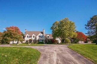 49 Hawthorne Ln, Barrington, IL 60010