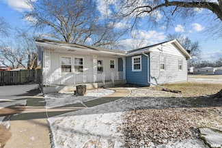 1207 12th St, Silvis, IL 61282