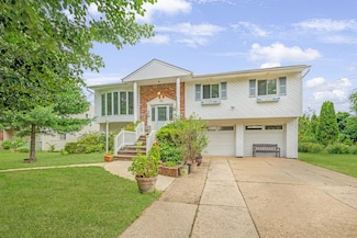 52 North Dr, New Hyde Park, NY 11040