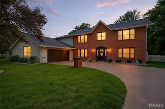 819 Colleen Dr, O Fallon, MO 63366