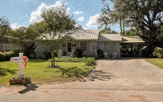 2703 Holly St, Waller, TX 77484