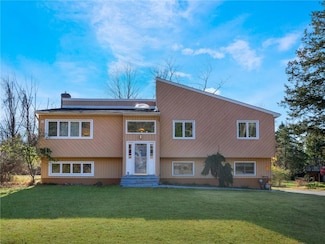 1 Thornbrook Ln, Suffern, NY 10901