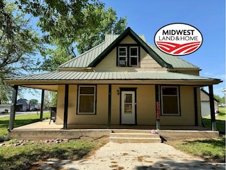 318 Maple St, Centralia, KS 66415