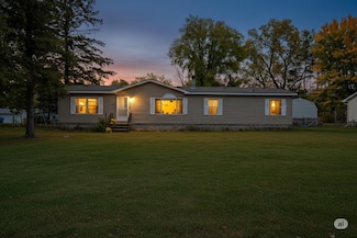 112 S College St, Adams, WI 53910