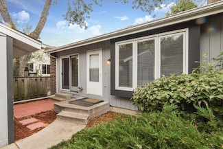 238 Driftwood Ln, Bloomingdale, IL 60108