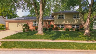 1103 Andover St, Bloomington, IL 61704