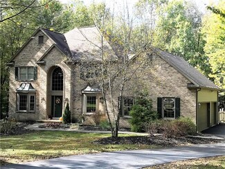 201 Tanager Ct, Evans City, PA 16033