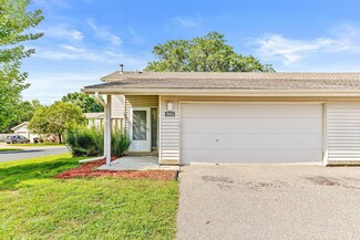 993 Carmel Ct, Saint Paul, MN 55126