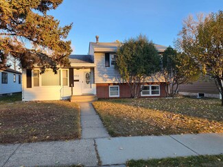 432 23rd St NW, Minot, ND 58703