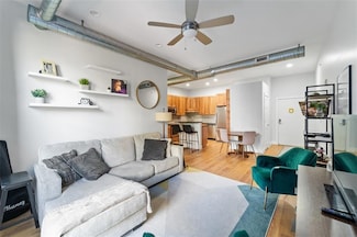 400 E Locust St Unit 217, Des Moines, IA 50309