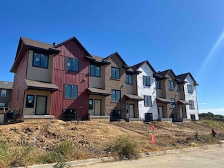 944 Dubs Dr, Iowa City, IA 52246