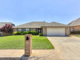 312 Carlsbad Ct, Yukon, OK 73099