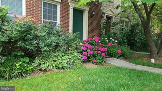 1271 Quaker Hill Dr, Alexandria, VA 22314