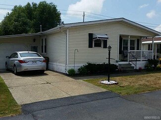 10 Parkside Cir, Buffalo, NY 14227