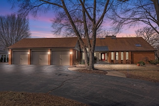 1005 Golden Meadow Glen, Brookfield, WI 53045