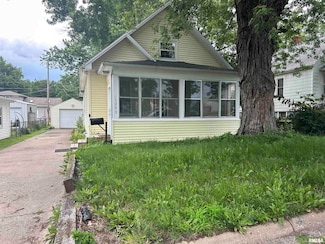 1208 S 13th St, Pekin, IL 61554