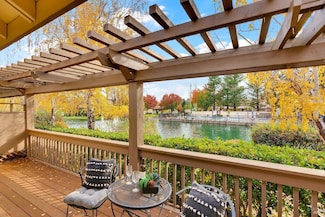 13 Fountain Grove Cir, Napa, CA 94558