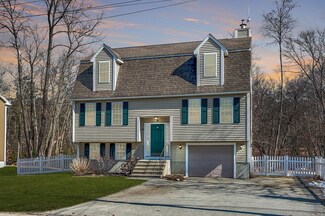 12 Wakefield Ave, Webster, MA 01570