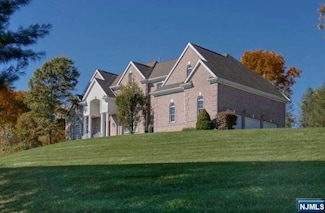 6 Trout Brook Ct, Chester, NJ 07930