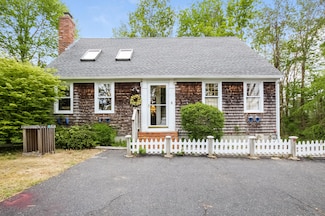 6 Nobska Rd, Woods Hole, MA 02543