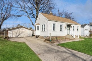 1444 64th St, Windsor Heights, IA 50324