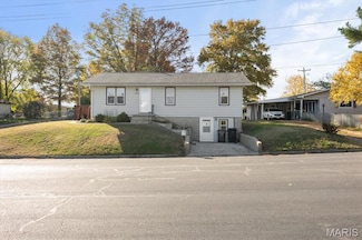 414 W South 4th St, Red Bud, IL 62278