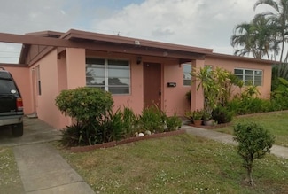 136 Greenbrier Dr, Lake Worth, FL 33461